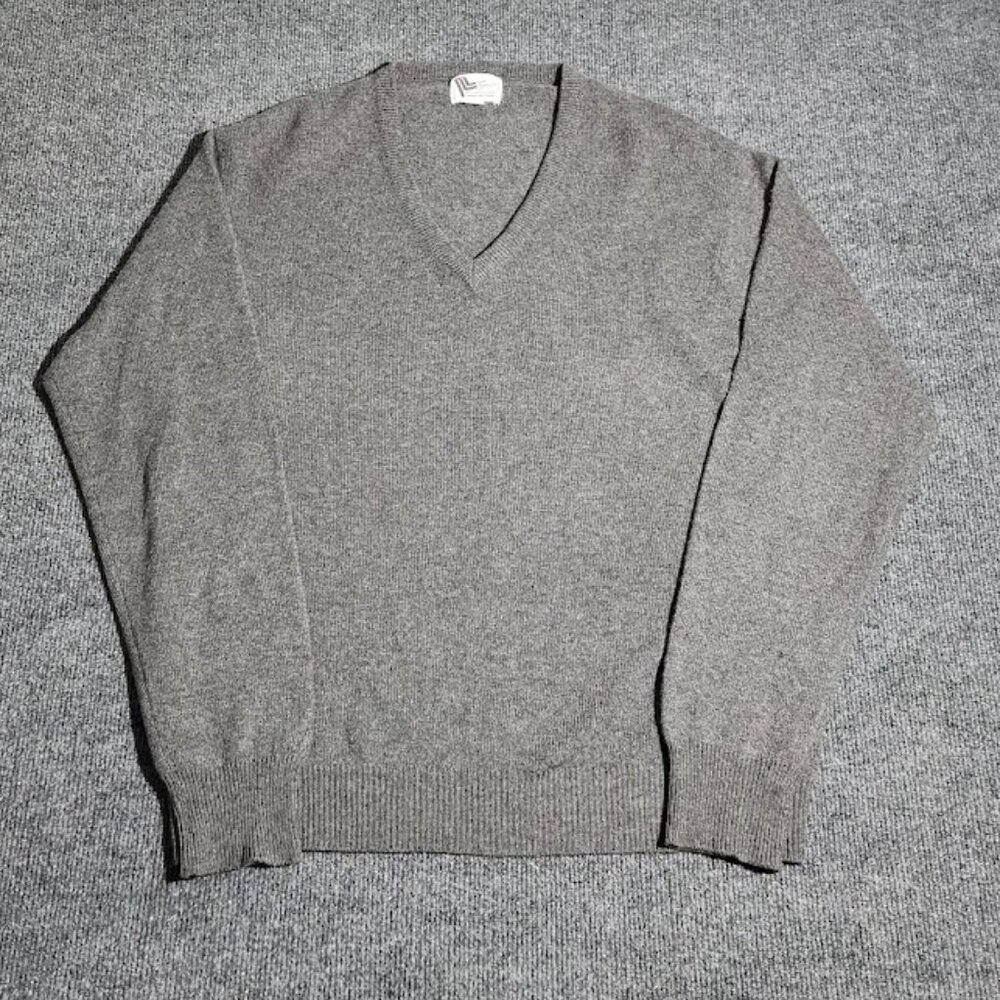Neil Norman Vintage Men's Cashmere V-neck Sweater in size Large